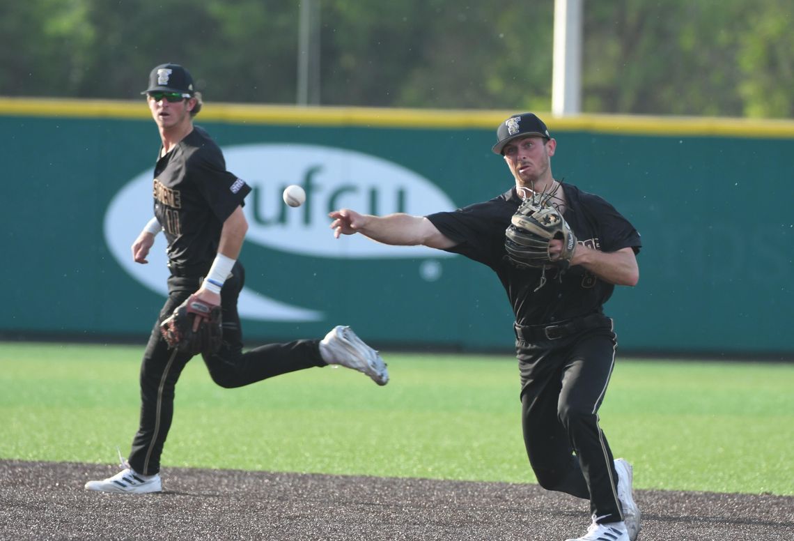 Texas State batters Baylor for 11-3 midweek win