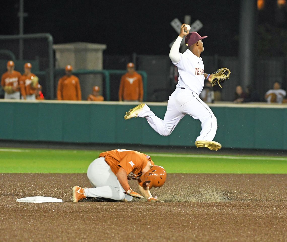 Texas State downs Texas in walk-off fashion