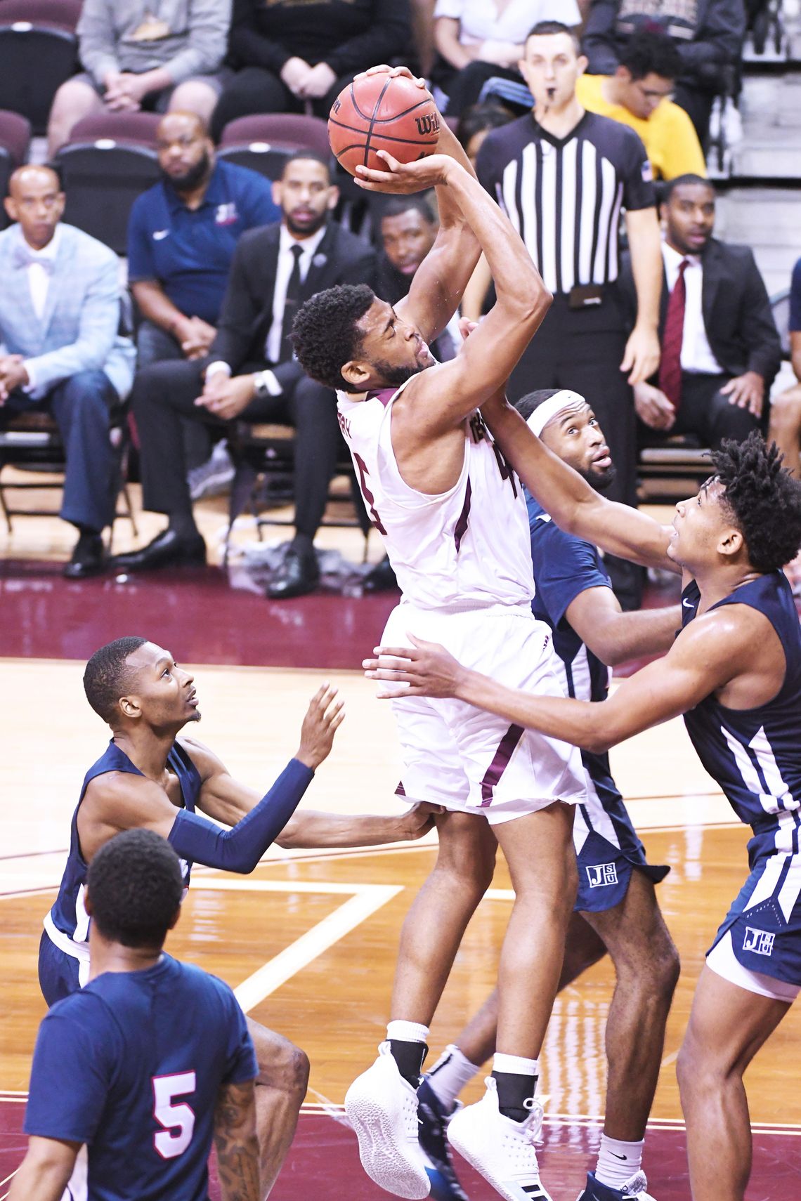 Texas State tops UT Arlington in triple overtime, 87-85