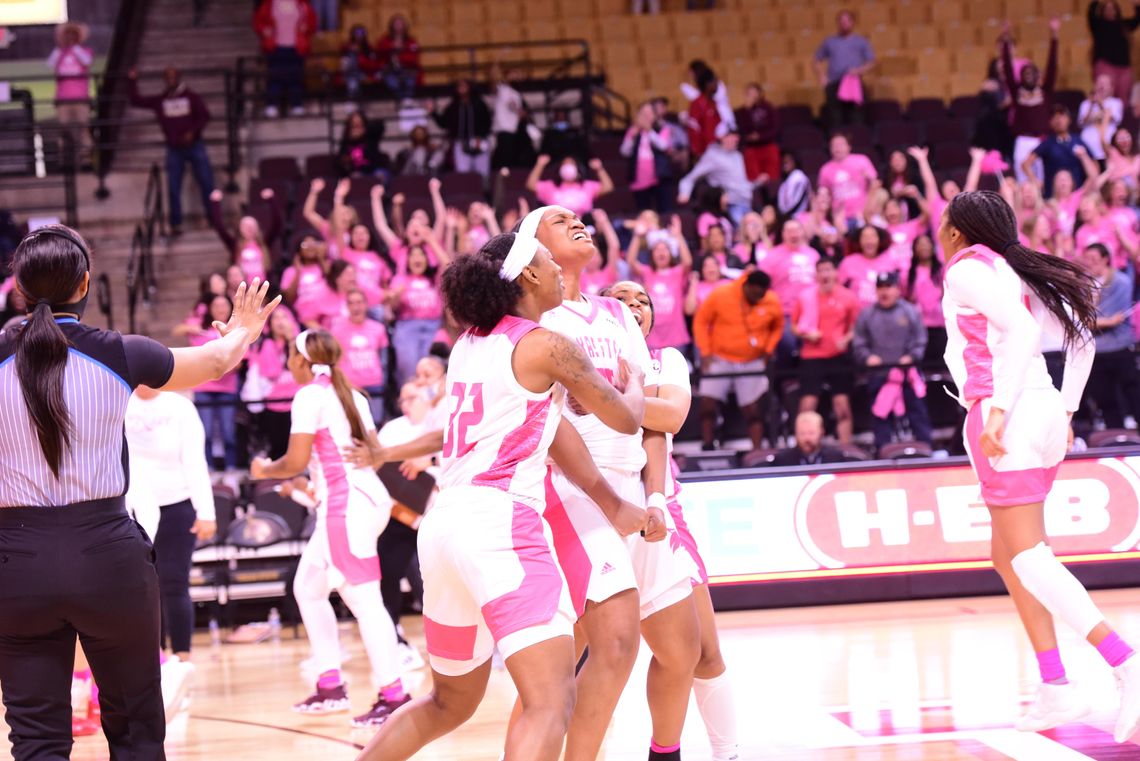 Thomspon's buzzer-beater lifts Texas State over Louisiana in OT, 72-71