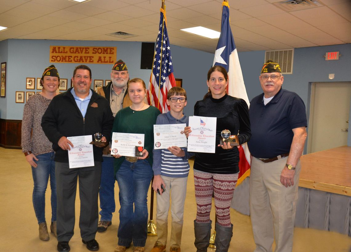 VFW Post 3413 presents scholarshps, awards at annual Christmas party 