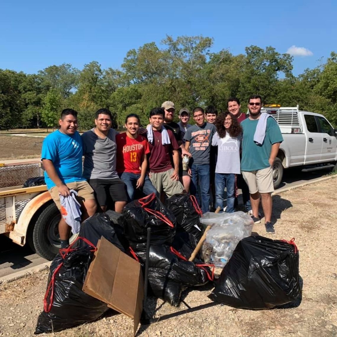 Volunteers pick up over 7,000 pounds of litter 