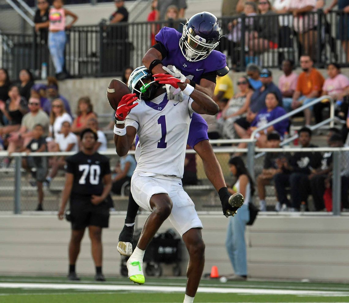 White blows out Purple in Spring Game